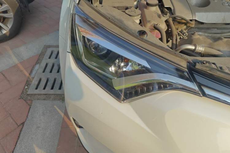 Used Toyota RAV4 2018 2.5L Automatic 4x4 Elite i Edition Right Front Headlight