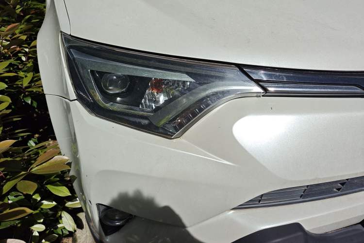Used Toyota RAV4 2018 2.5L Automatic 4x4 Elite i Edition Right Front Headlight