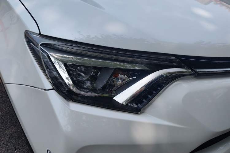 Used Toyota RAV4 2018 2.5L Automatic 4x4 Elite i Edition Right Front Headlight