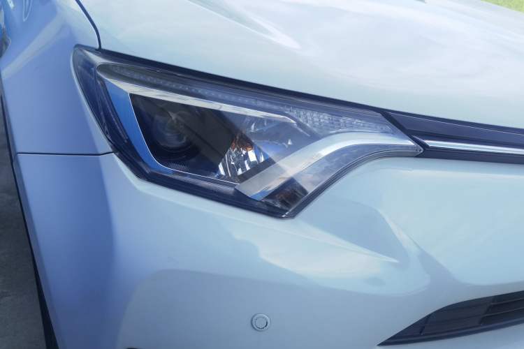 Used Toyota RAV4 2018 2.0L CVT Two-Wheel Drive Fashion X Edition Right Front Headlight