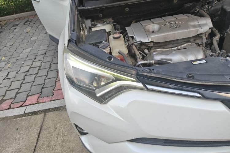 Used Toyota RAV4 2018 2.5L Automatic 4x4 Elite i Edition Right Front Headlight