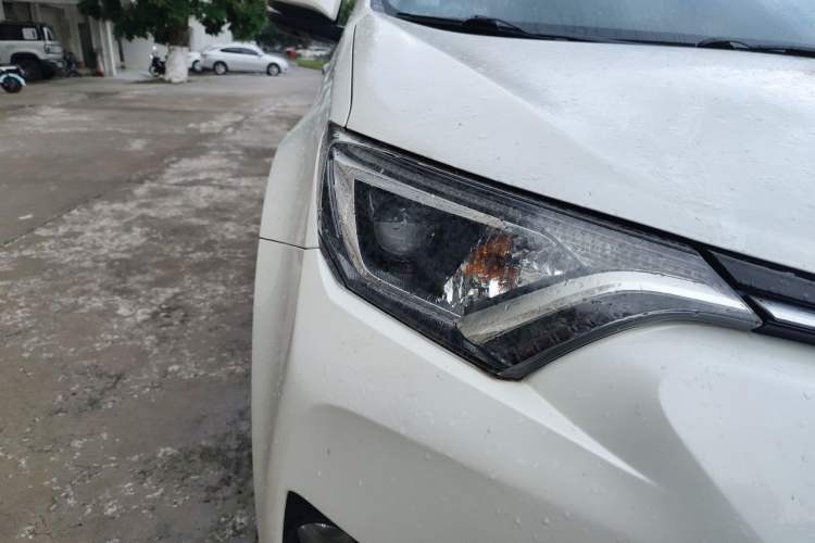 Used Toyota RAV4 2018 2.0L CVT Two-Wheel Drive Fashion X Edition Right Front Headlight