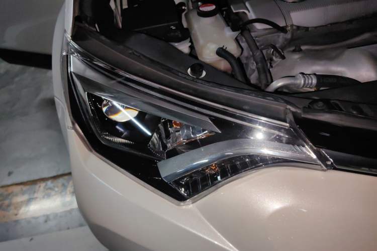 Used Toyota RAV4 2018 2.5L Automatic 4x4 Elite i Edition Right Front Headlight