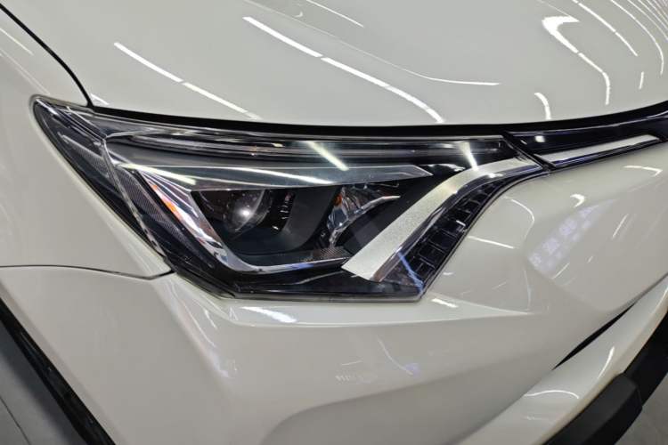Used Toyota RAV4 2018 2.5L Automatic 4x4 Elite i Edition Right Front Headlight