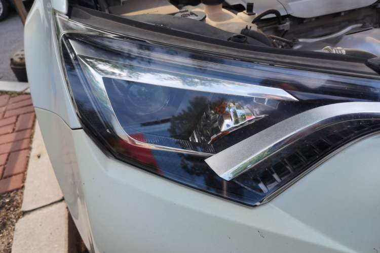 Used Toyota RAV4 2018 2.5L Automatic 4x4 Elite i Edition Right Front Headlight