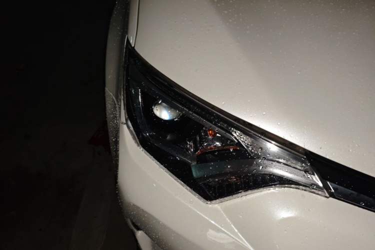 Used Toyota RAV4 2018 2.0L CVT Two-Wheel Drive Fashion X Edition Right Front Headlight
