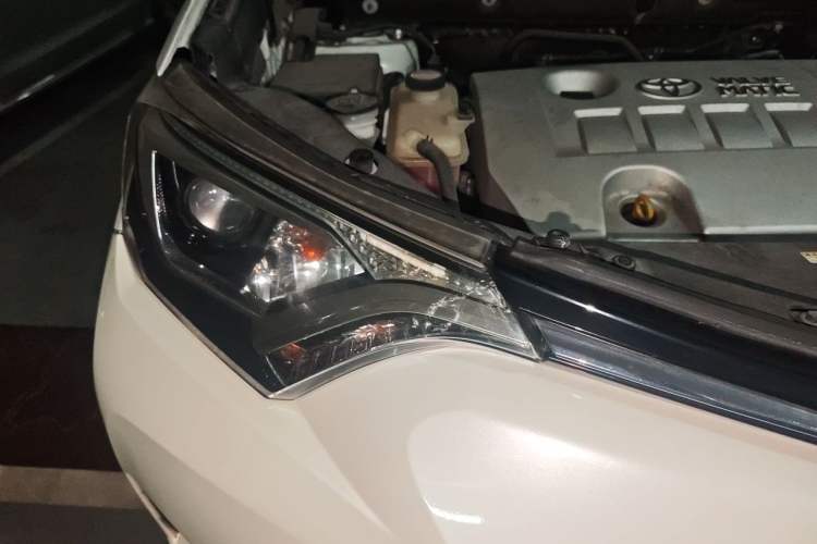 Used Toyota RAV4 2018 2.0L CVT Two-Wheel Drive Fashion X Edition Right Front Headlight