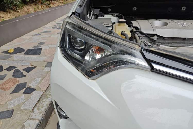 Used Toyota RAV4 2018 2.5L Automatic 4x4 Elite i Edition Right Front Headlight