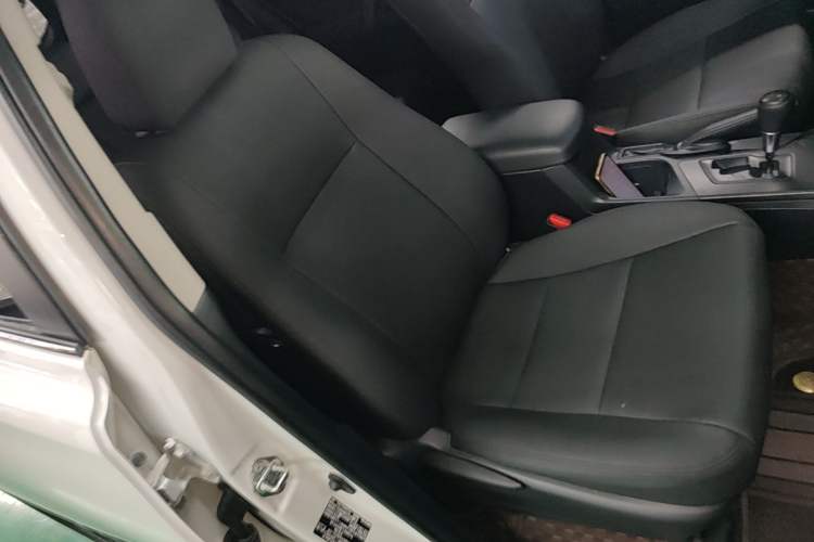 Used Toyota RAV4 2018 2.0L CVT Two-Wheel Drive Fashion X Edition Right Front Seat