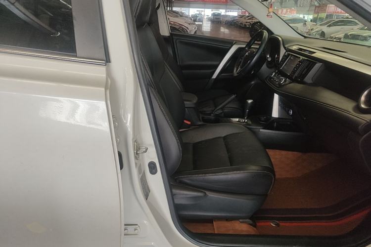 Used Toyota RAV4 2018 2.5L Automatic 4x4 Elite i Edition Right Front Seat
