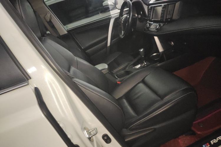 Used Toyota RAV4 2018 2.5L Automatic 4x4 Elite i Edition Right Front Seat