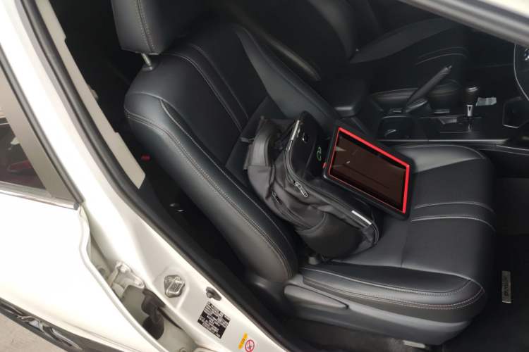Used Toyota RAV4 2018 2.0L CVT Two-Wheel Drive Fashion X Edition Right Front Seat
