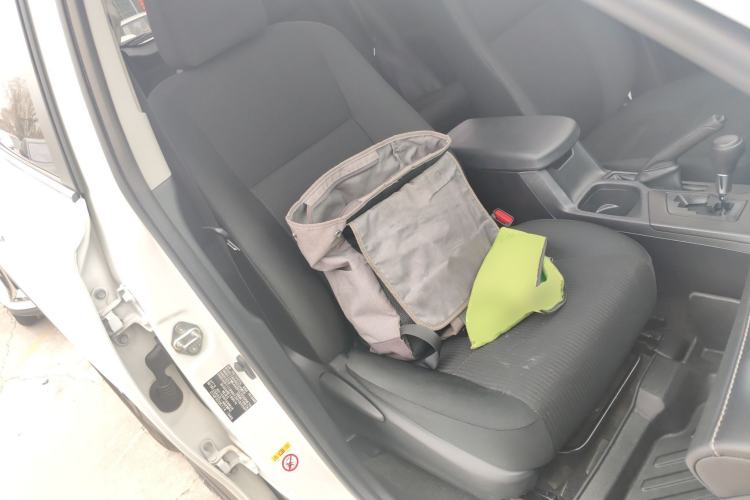Used Toyota RAV4 2018 2.0L CVT Two-Wheel Drive Fashion X Edition Right Front Seat