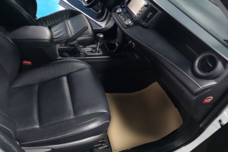 Used Toyota RAV4 2018 2.5L Automatic 4x4 Elite i Edition Right Front Seat
