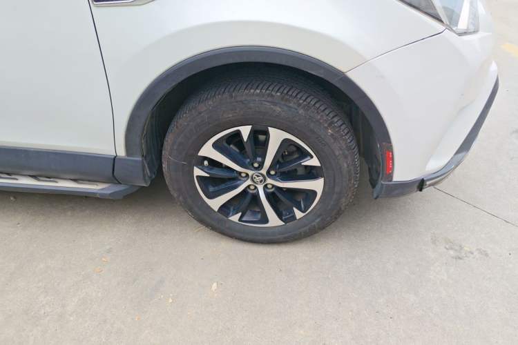 Used Toyota RAV4 2018 2.0L CVT Two-Wheel Drive Fashion X Edition Right Front Wheel Hub