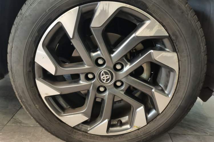 Used Toyota RAV4 2018 2.5L Automatic 4x4 Elite i Edition Right Front Wheel Hub