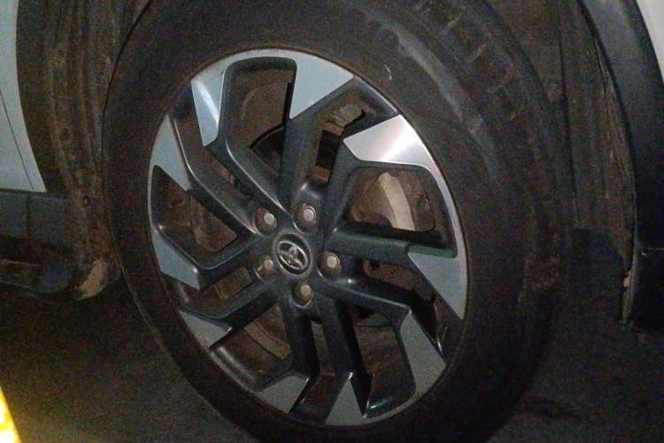 Used Toyota RAV4 2018 2.5L Automatic 4x4 Elite i Edition Right Front Wheel Hub