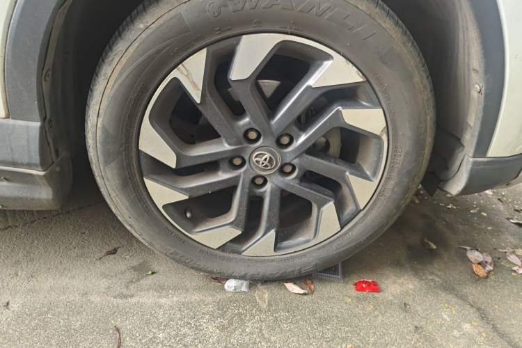 Used Toyota RAV4 2018 2.5L Automatic 4x4 Elite i Edition Right Front Wheel Hub