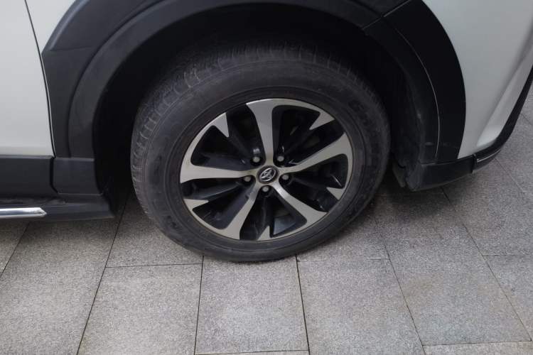 Used Toyota RAV4 2018 2.0L CVT Two-Wheel Drive Fashion X Edition Right Front Wheel Hub