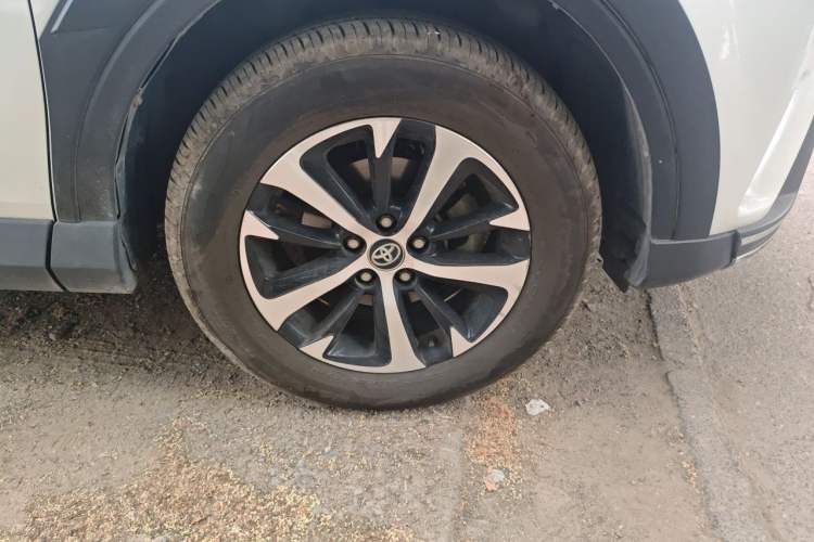 Used Toyota RAV4 2018 2.0L CVT Two-Wheel Drive Fashion X Edition Right Front Wheel Hub