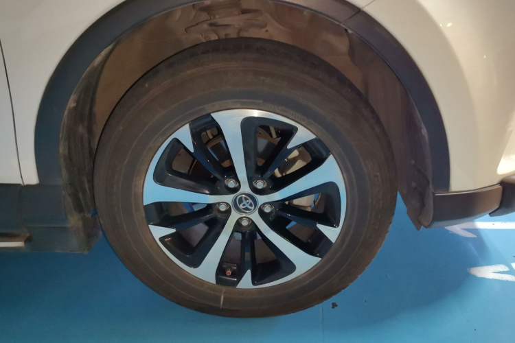 Used Toyota RAV4 2018 2.0L CVT Two-Wheel Drive Fashion X Edition Right Front Wheel Hub