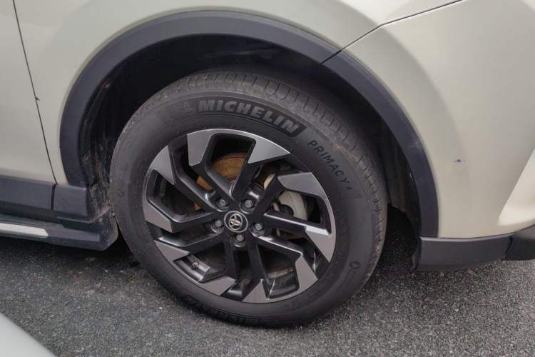 Used Toyota RAV4 2018 2.5L Automatic 4x4 Elite i Edition Right Front Wheel Hub