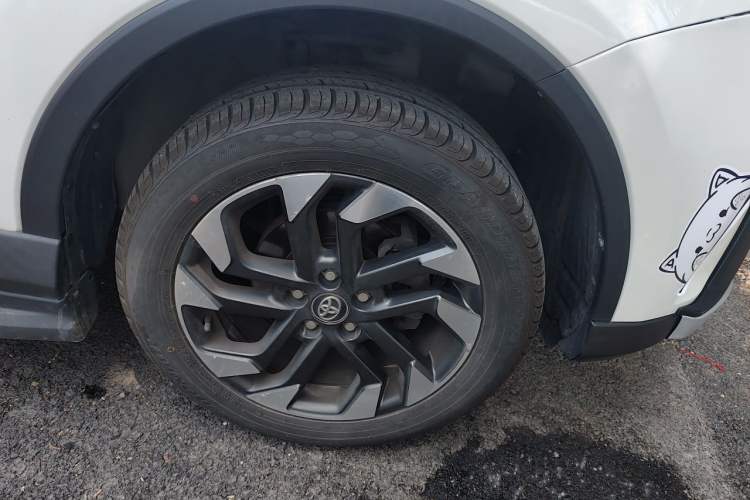 Used Toyota RAV4 2018 2.5L Automatic 4x4 Elite i Edition Right Front Wheel Hub