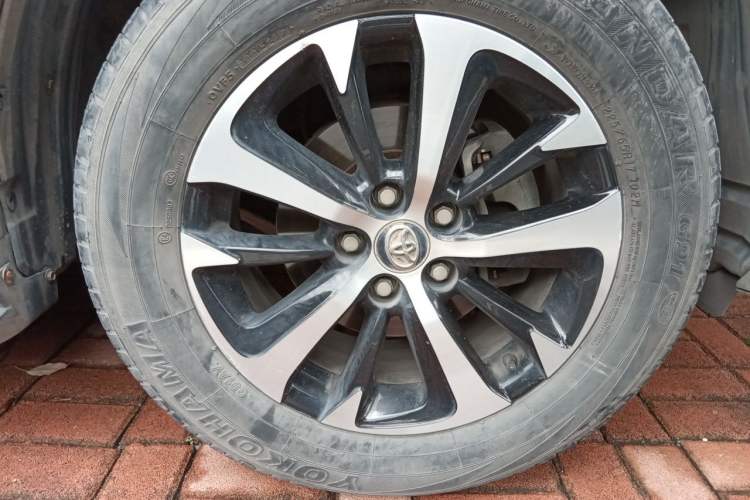 Used Toyota RAV4 2018 2.0L CVT Two-Wheel Drive Fashion X Edition Right Front Wheel Hub