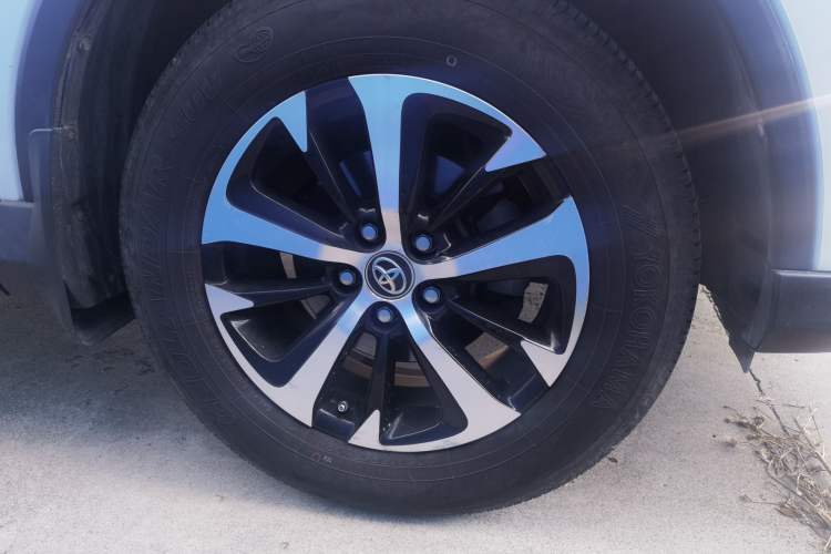 Used Toyota RAV4 2018 2.0L CVT Two-Wheel Drive Fashion X Edition Right Front Wheel Hub