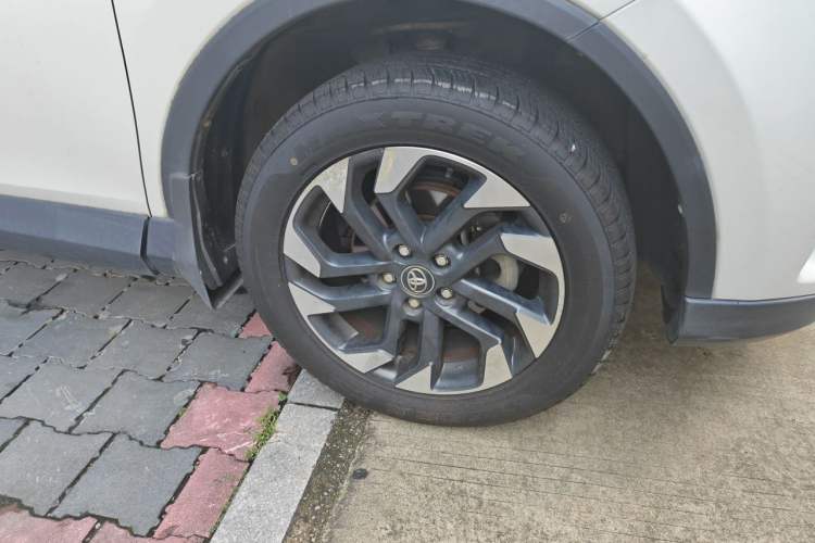 Used Toyota RAV4 2018 2.5L Automatic 4x4 Elite i Edition Right Front Wheel Hub