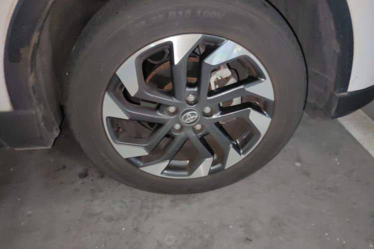 Used Toyota RAV4 2018 2.5L Automatic 4x4 Elite i Edition Right Front Wheel Hub
