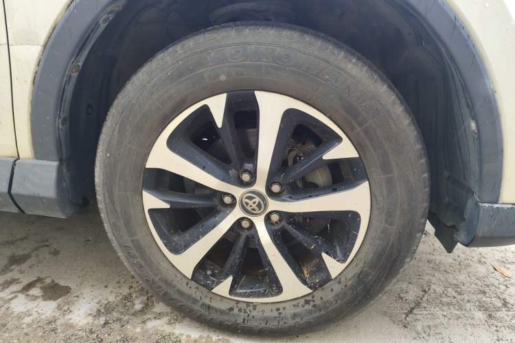 Used Toyota RAV4 2018 2.0L CVT Two-Wheel Drive Fashion X Edition Right Front Wheel Hub