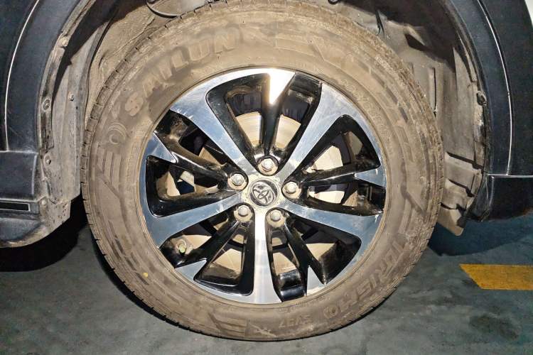 Used Toyota RAV4 2018 2.0L CVT Two-Wheel Drive Fashion X Edition Right Front Wheel Hub