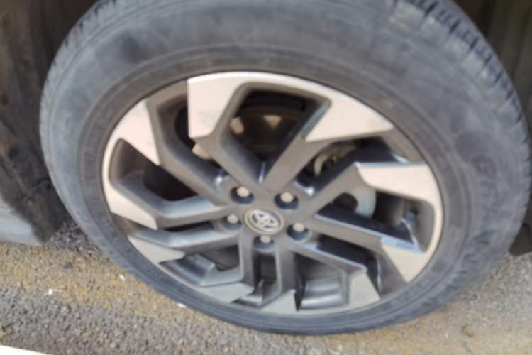 Used Toyota RAV4 2018 2.5L Automatic 4x4 Elite i Edition Right Front Wheel Hub