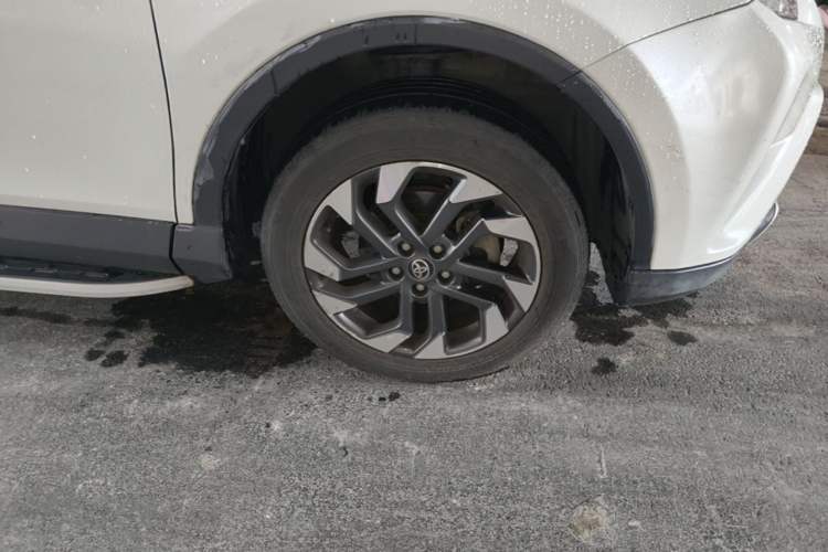 Used Toyota RAV4 2018 2.5L Automatic 4x4 Elite i Edition Right Front Wheel Hub