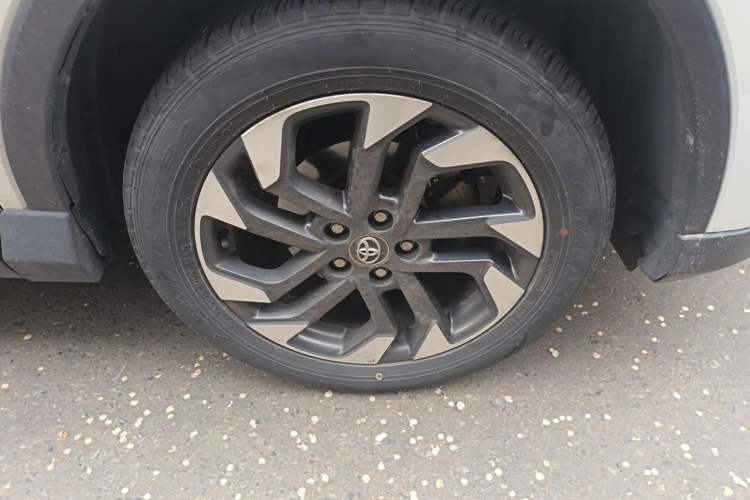 Used Toyota RAV4 2018 2.5L Automatic 4x4 Elite i Edition Right Front Wheel Hub