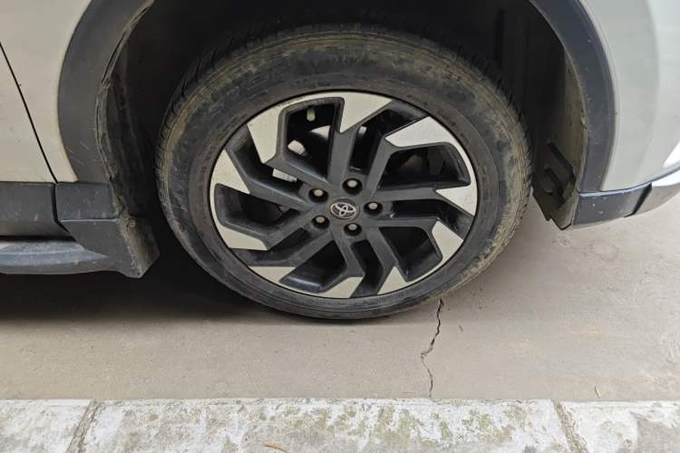 Used Toyota RAV4 2018 2.5L Automatic 4x4 Elite i Edition Right Front Wheel Hub