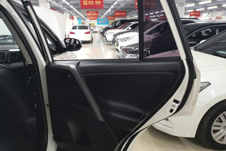 Used Toyota RAV4 2018 2.0L CVT Two-Wheel Drive Fashion X Edition Right Rear Door Interior