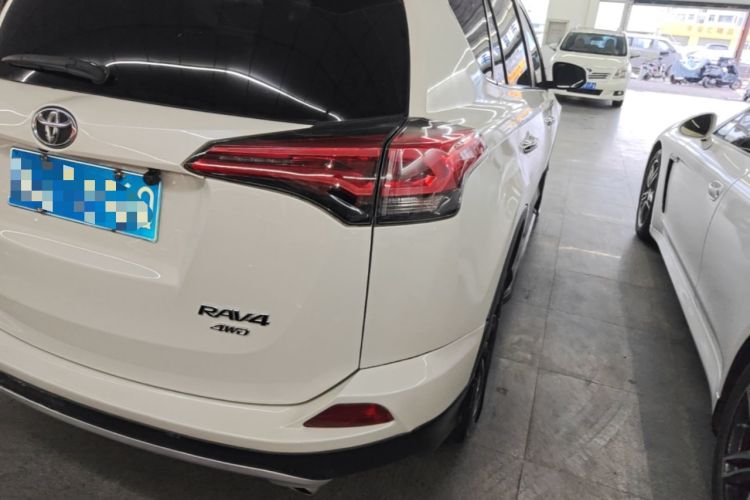 Used Toyota RAV4 2018 2.5L Automatic 4x4 Elite i Edition Right Rear Taillight