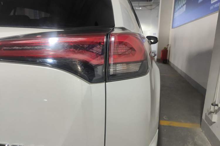 Used Toyota RAV4 2018 2.0L CVT Two-Wheel Drive Fashion X Edition Right Rear Taillight