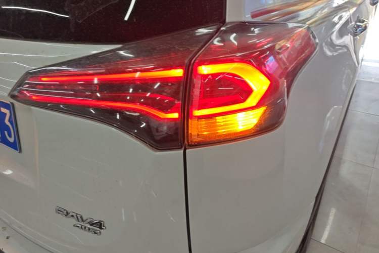 Used Toyota RAV4 2018 2.5L Automatic 4x4 Elite i Edition Right Rear Taillight