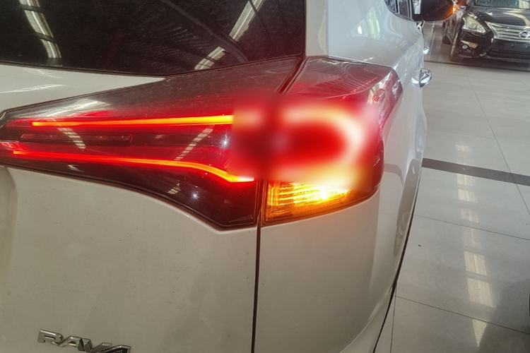 Used Toyota RAV4 2018 2.5L Automatic 4x4 Elite i Edition Right Rear Taillight