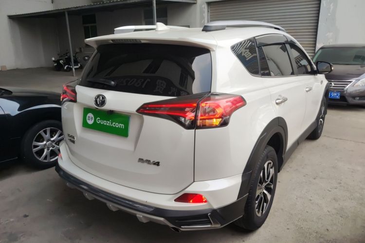 Used Toyota RAV4 2018 2.0L CVT Two-Wheel Drive Fashion X Edition Right Rear Taillight