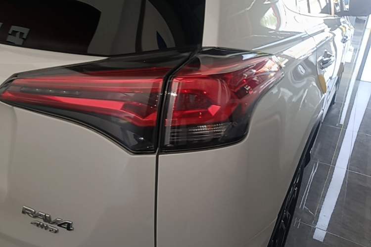 Used Toyota RAV4 2018 2.5L Automatic 4x4 Elite i Edition Right Rear Taillight
