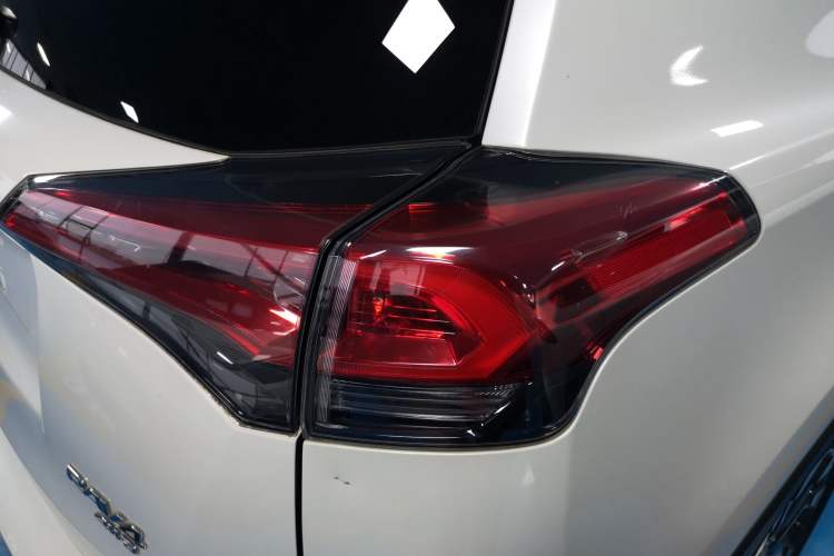 Used Toyota RAV4 2018 2.5L Automatic 4x4 Elite i Edition Right Rear Taillight