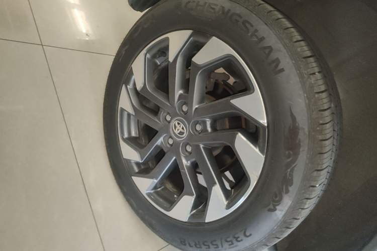 Used Toyota RAV4 2018 2.5L Automatic 4x4 Elite i Edition Right Rear Wheel Hub