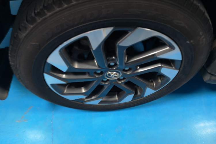 Used Toyota RAV4 2018 2.5L Automatic 4x4 Elite i Edition Right Rear Wheel Hub