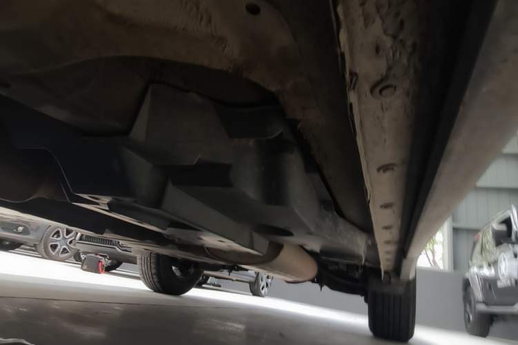 Used Toyota RAV4 2018 2.0L CVT Two-Wheel Drive Fashion X Edition Right Side Sill