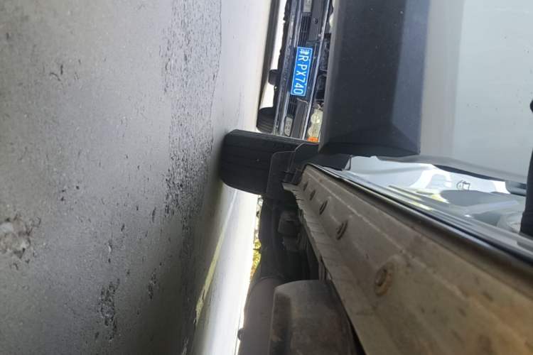 Used Toyota RAV4 2018 2.5L Automatic 4x4 Elite i Edition Right Side Sill