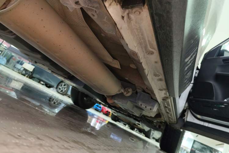 Used Toyota RAV4 2018 2.0L CVT Two-Wheel Drive Fashion X Edition Right Side Sill